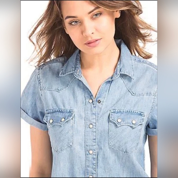 GAP Short Sleeve Denim Shirt XS Petite Light Blue Western Snap Button Cotton - Picture 2 of 11